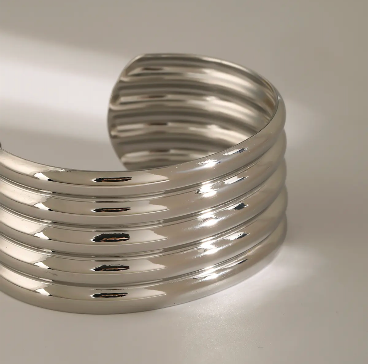 Brazalete metal rayado