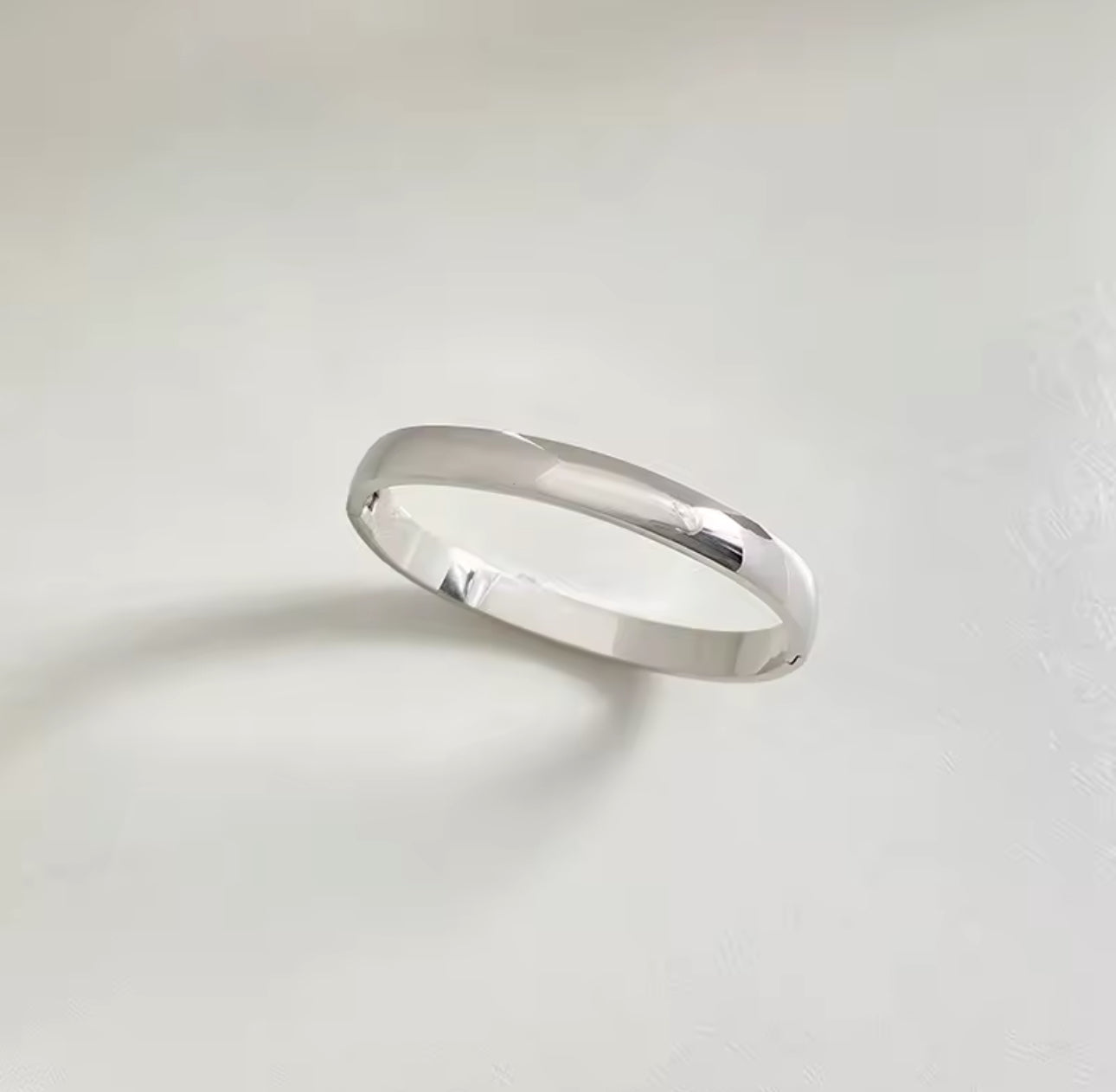 Pulsera lisa de metal