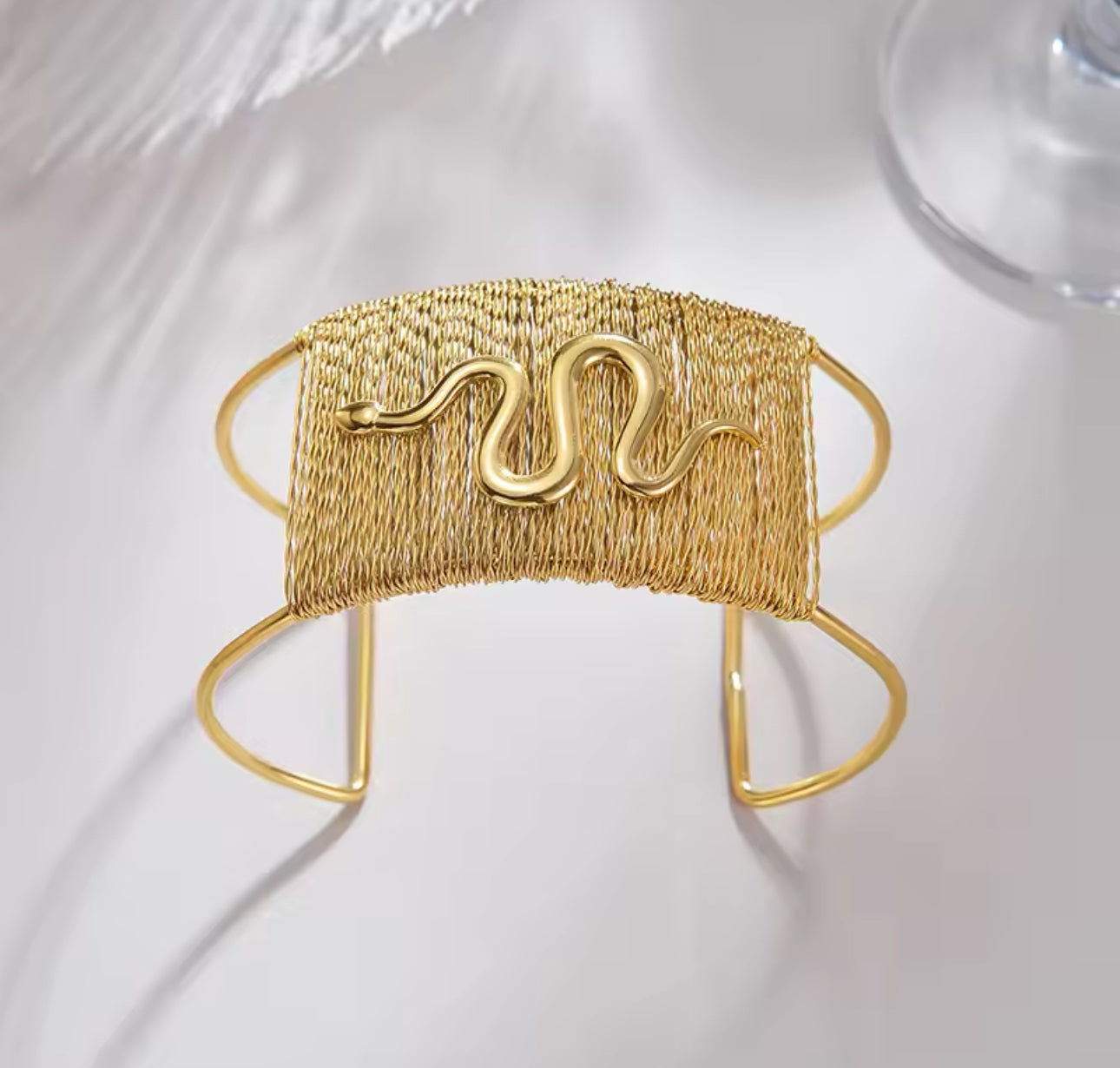Brazalete ancho hilo de oro