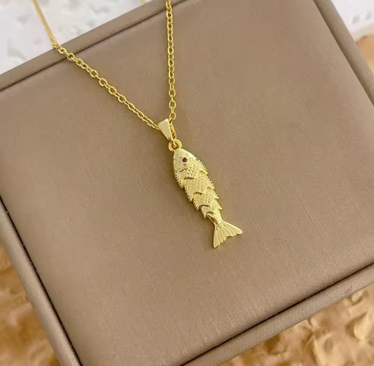 Collar pez colgante
